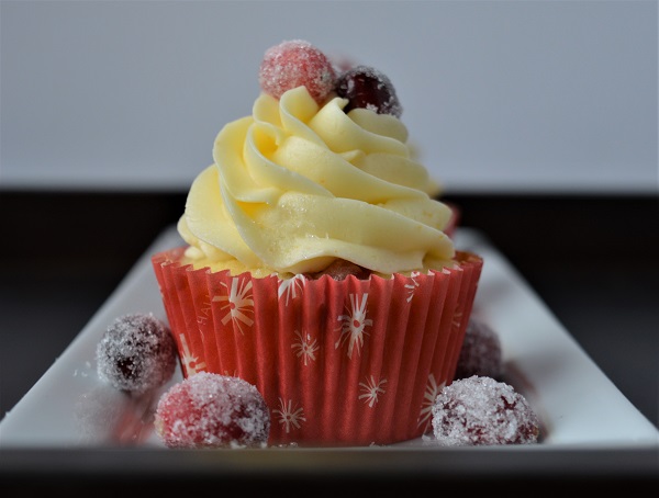 cranberry-oragne-cupcake-close